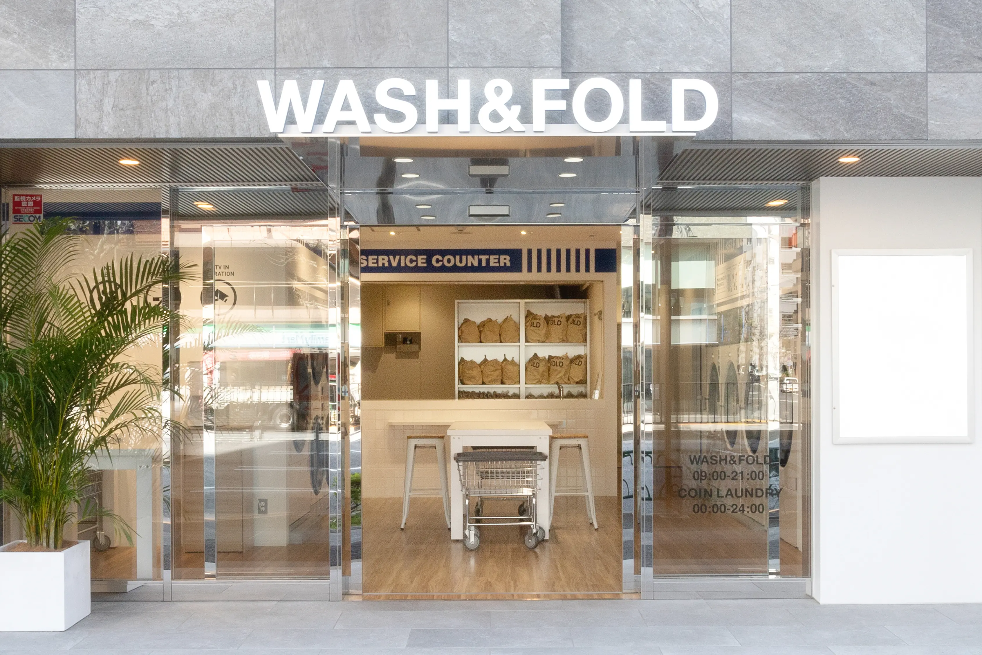 WASH&FOLD千代田岩本町店の外観